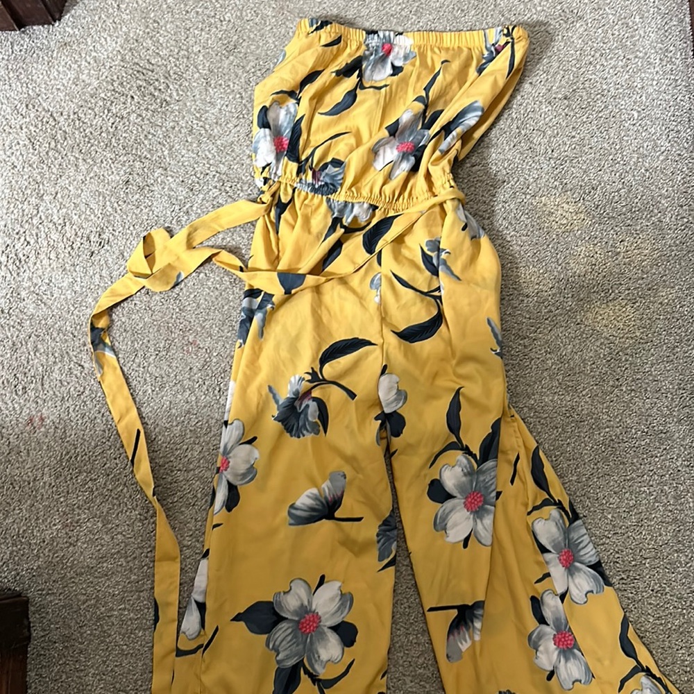 Strapless jumper, color yellow with floral patterns, size medium, elastic top